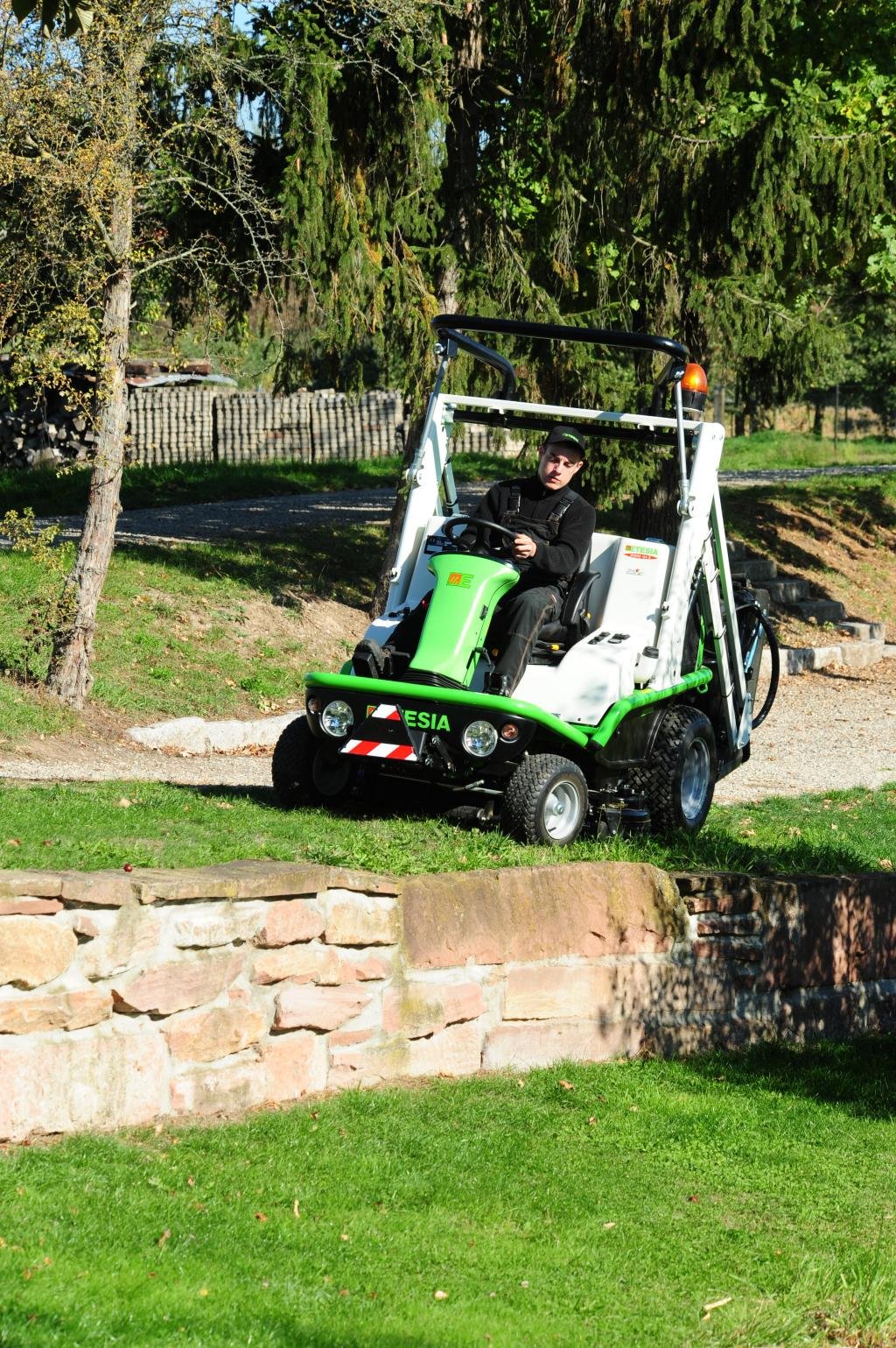 Tondeuse autoportée Etesia HYDRO 124DN